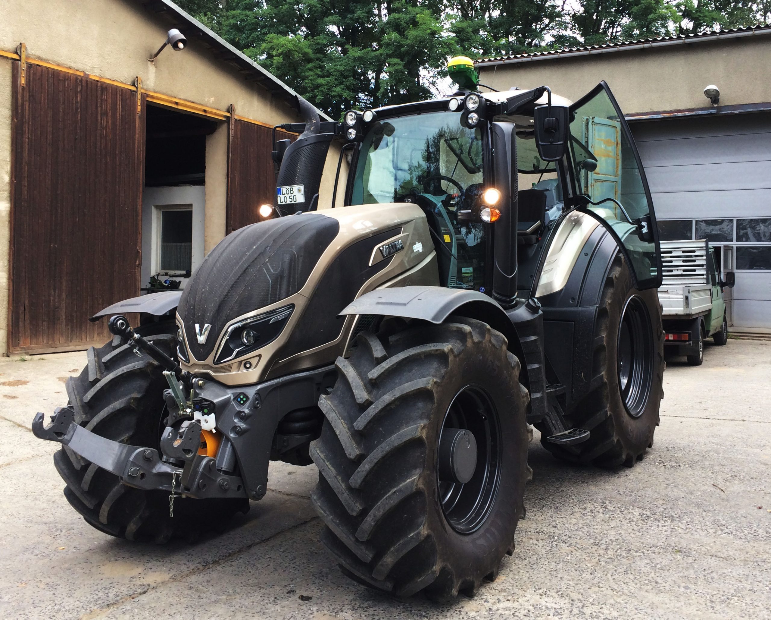 Mostek VALTRA zgodny z odbiornikiem John Deere