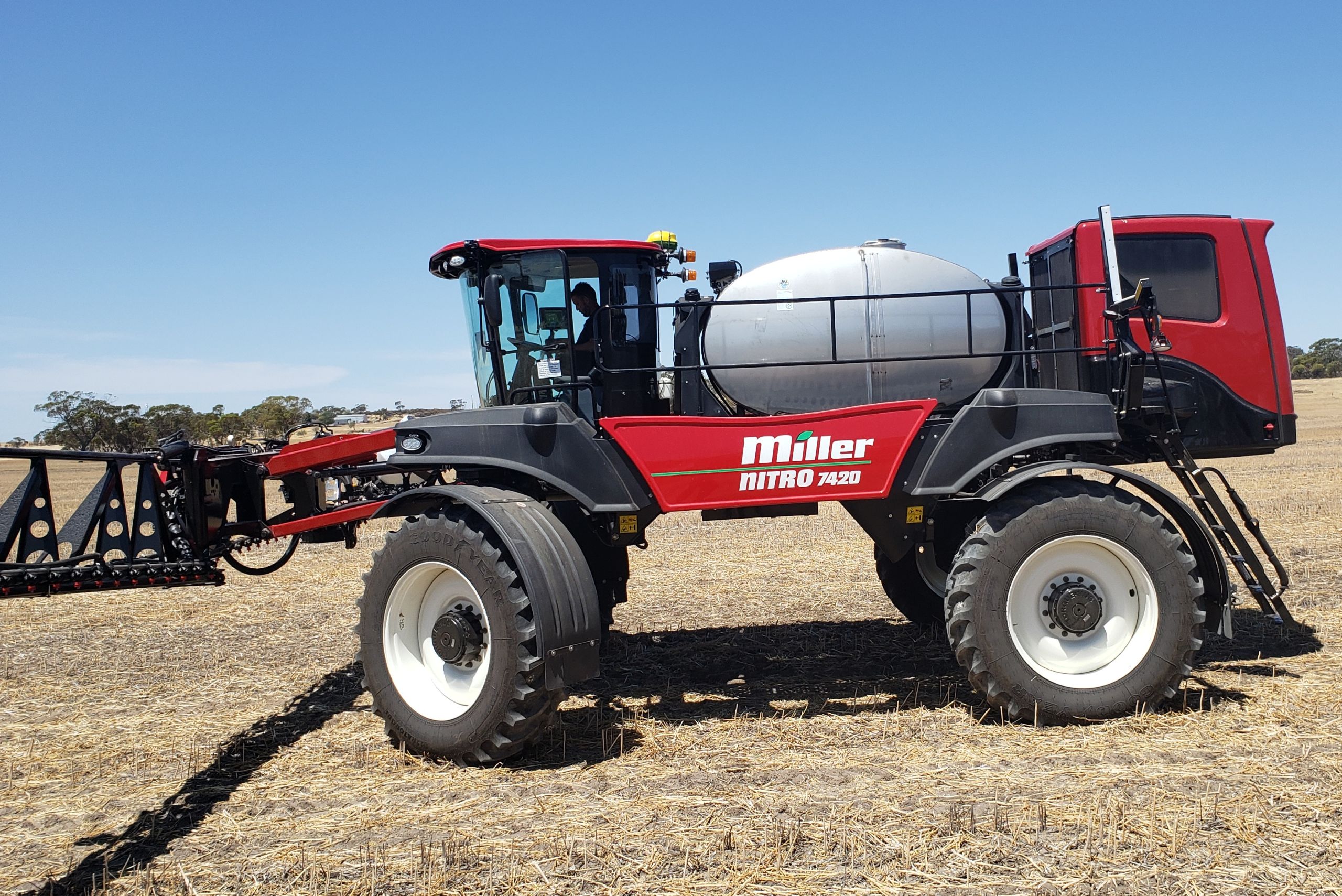 NH SP sprayer & MILLER-JD NITRO