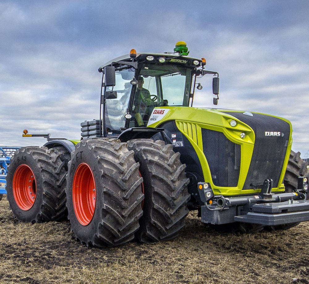 trator CLAAS-JD XERION