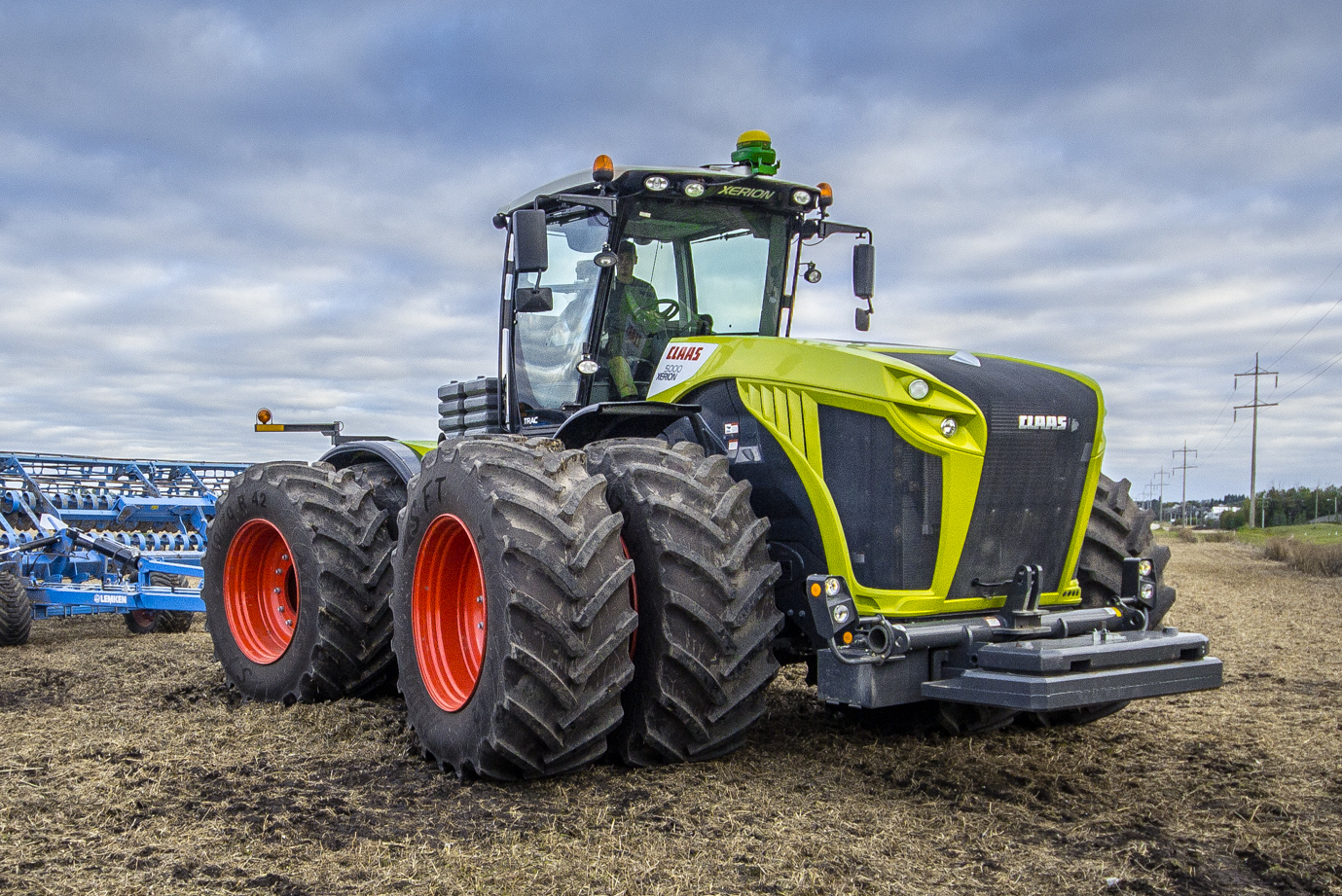 CLAAS-JD XERION tractor