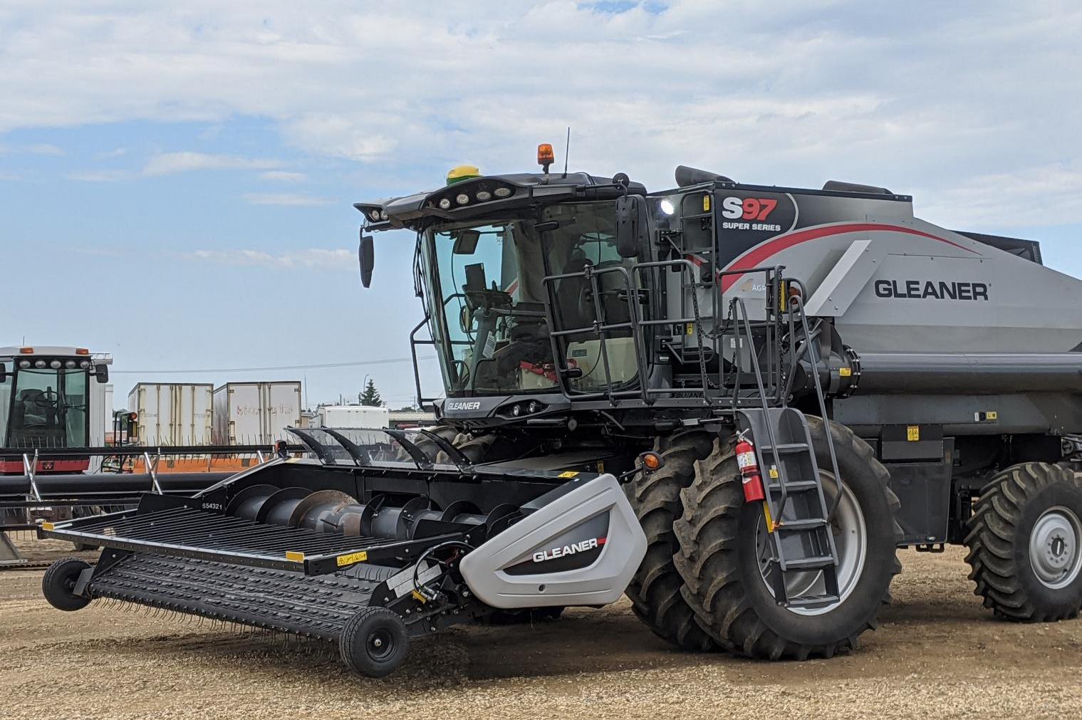 GLEANER-JD S9 COMBINE